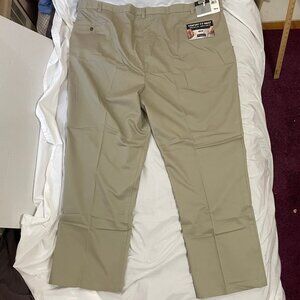 NWT Mens Sz 54 W x 34 L Haggar Black Label Comfort Fit Waist Pleated Khaki Pants
